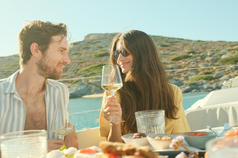Agios Nikolaos : Excursion en bateau à voile à l'heure dorée avec vin et collations