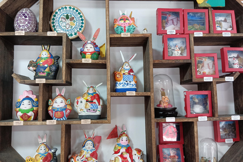 Beijing: Traditional Craft Workshop in Hutong