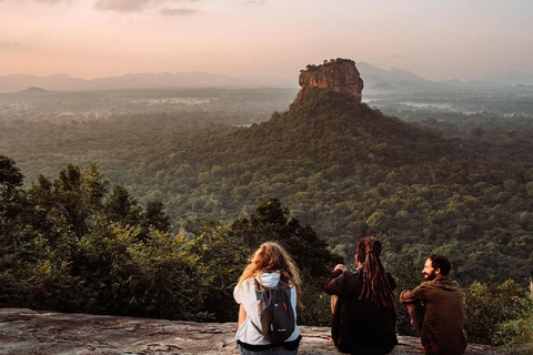 Colombo: tour di 2 giorni a Sigiriya, Dambulla e Minneriya