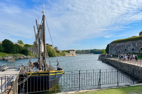 Visita a Suomenlinna em francês com Doro