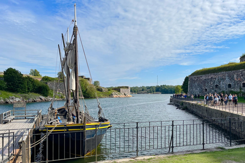 Visite de Suomenlinna en français avec Doro Discover marvellous Suomenlinna with Doro - Tour in French