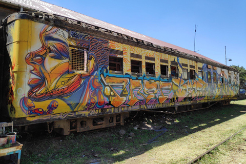 Nairobi: Matatu Safari, Uhuru Park e tour della città dal tetto del KICCNairobi: Safari Matatu, Parco Uhuru e tour della città dal tetto del KICC