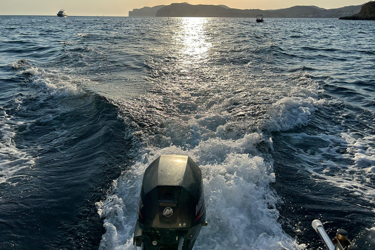 Bootverhuur zonder vaarbewijs ( Santa Ponsa )Sunset bootverhuur zonder vaarbewijs ( Santa Ponsa )