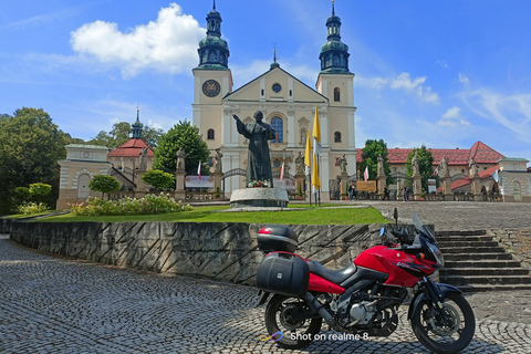 Krakow: Guided Motorcycle Tours in Spanish Motorbike tours in southern Poland on small 125cc motorbikes