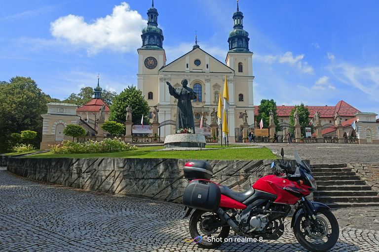 Krakow: Guided Motorcycle Tours in Spanish Motorbike tours in southern Poland on small 125cc motorbikes