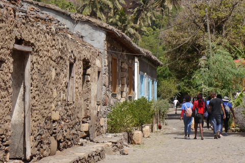 From Praia: Guided tour of Praia, Rua d'Arte & Cidade Velha. Private: Guided tour of Praia, Rua d'Arte & Cidade Velha.