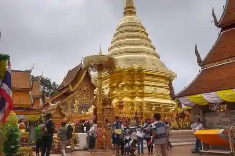 Caminhada no cume de Chiangmai no Parque Nacional Doi Suthep-Pui