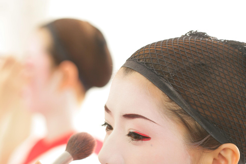 Kioto: Maquillaje Maiko y Sesión Fotográfica (sólo para mujeres)