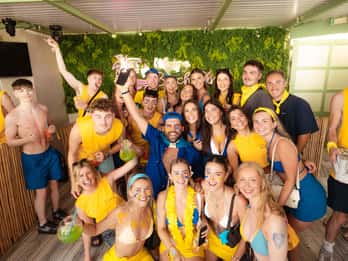 Ios: Pub Crawl con 5 locali, 5 shot e 5 ingressi VIP