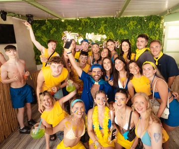 Ios: Pub Crawl com 5 locais, 5 shots e 5 entradas VIP