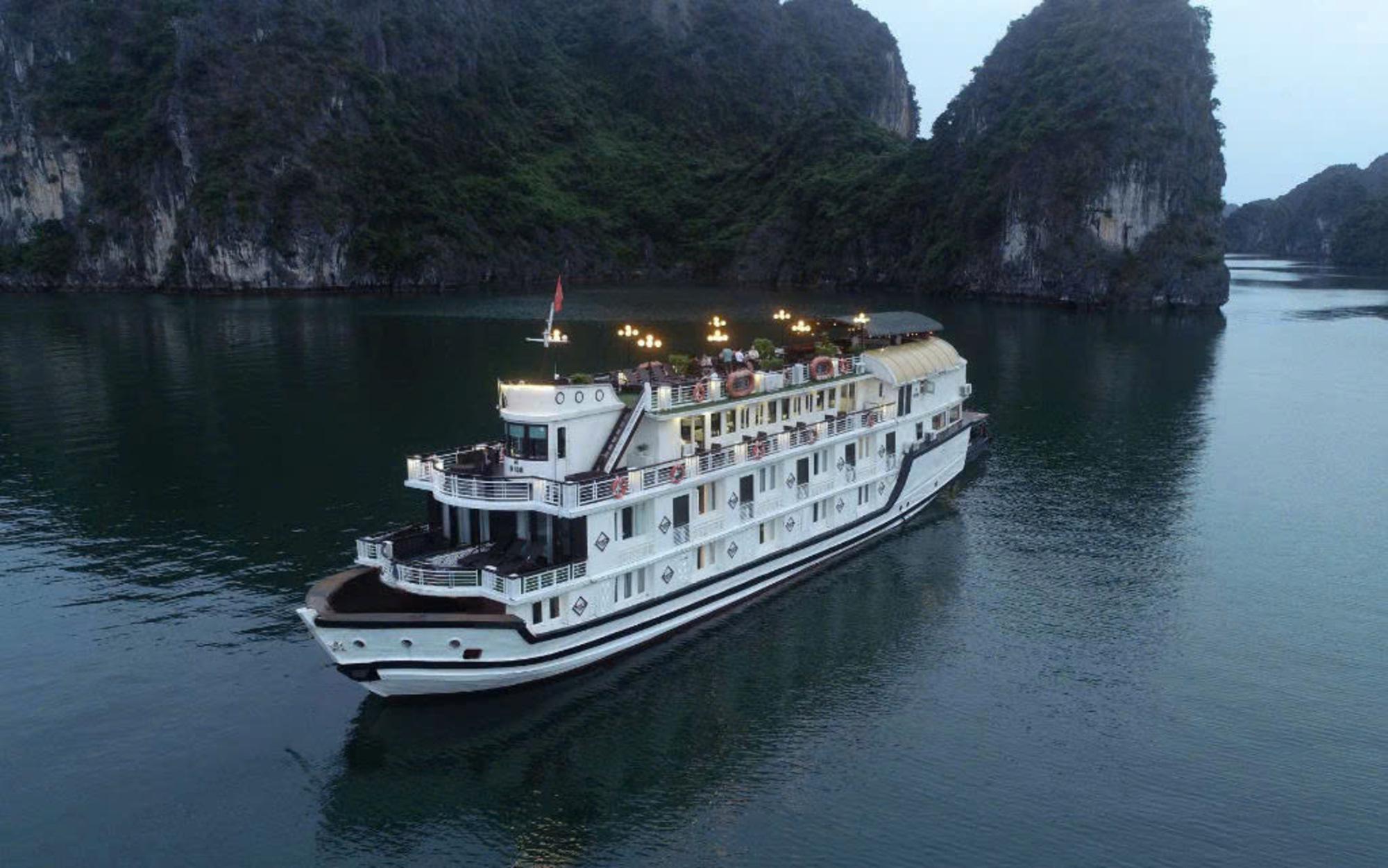 2-Tage-1-Nacht-Kreuzfahrt:Besuch der Bai Tu Long Bay_ Weniger touristisch