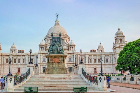 Kolkata: Night Tour with Light Show, Food, and Shopping