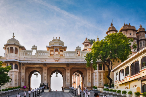 Stadspalatsmuseet Udaipur med guideUtforska det majestätiska stadspalatsmuseet Udaipur med guide