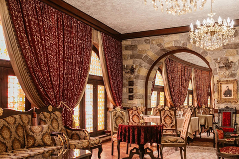 Baku: Free Walking Tour & Dinner at Shirvanshah Museum