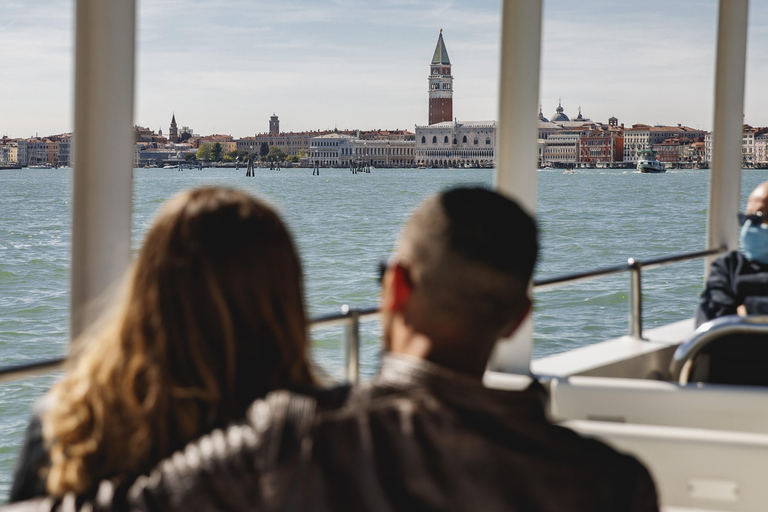 Venedig: Murano und Burano Bootsfahrt mit GlasbläsershowAbfahrt vom Bahnhof Santa Lucia