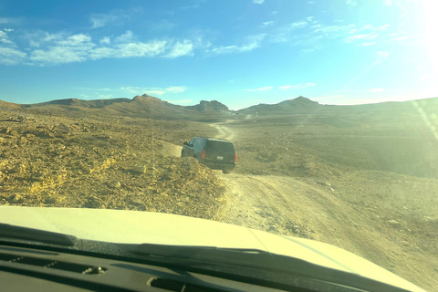 Riyadh: Edge of the World Hike &amp; Gazelle Sanctuary 4WD Tour