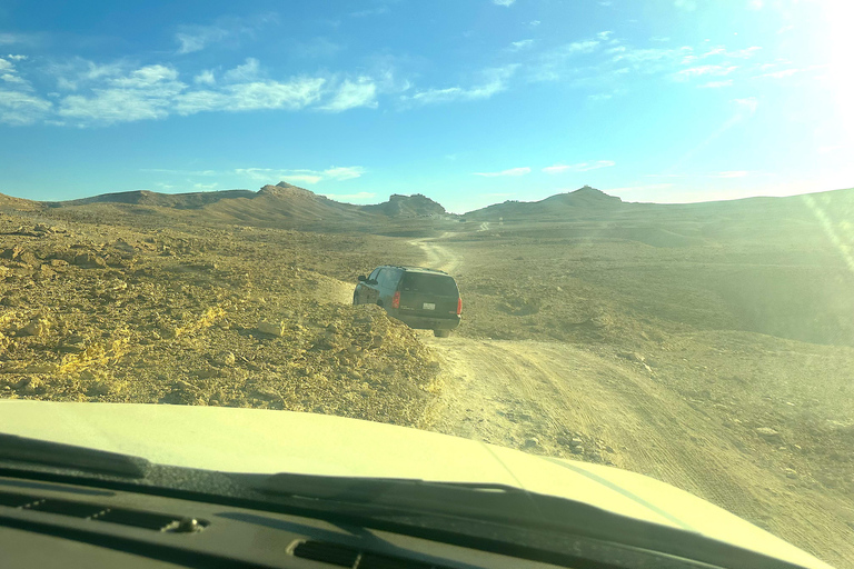 Riyadh: Edge of the World Hike &amp; Gazelle Sanctuary 4WD Tour