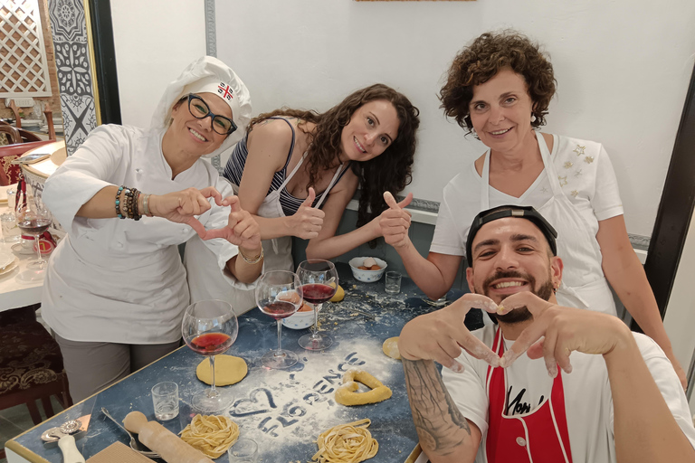 佛罗伦萨：意面制作课程，含晚餐、葡萄酒和... 唱歌！佛罗伦萨：意面制作课程，含晚餐、葡萄酒...还有歌唱！