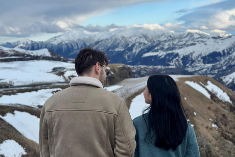 Tbilisi: Private Kazbegi tour with photographer guide