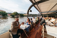 Prague, Croisière du dîner sur le bateau en verre ouvert - Hizvo