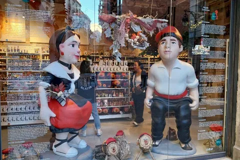 Barcelona: Old City Guided Walking Tour with a Local