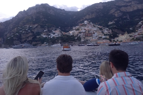 Experiencia en barco al atardecer en Positano