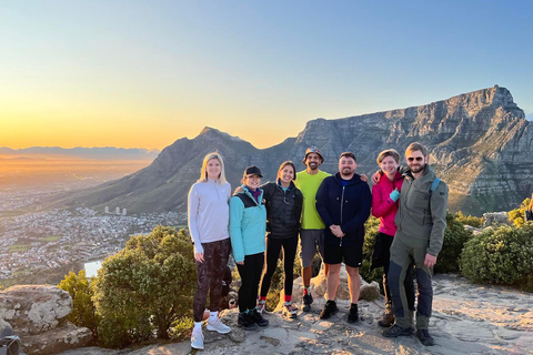 Cape Town: Guided Lion's Head Hike at Sunrise or Sunset Private Hike with Pickup from Selected Locations