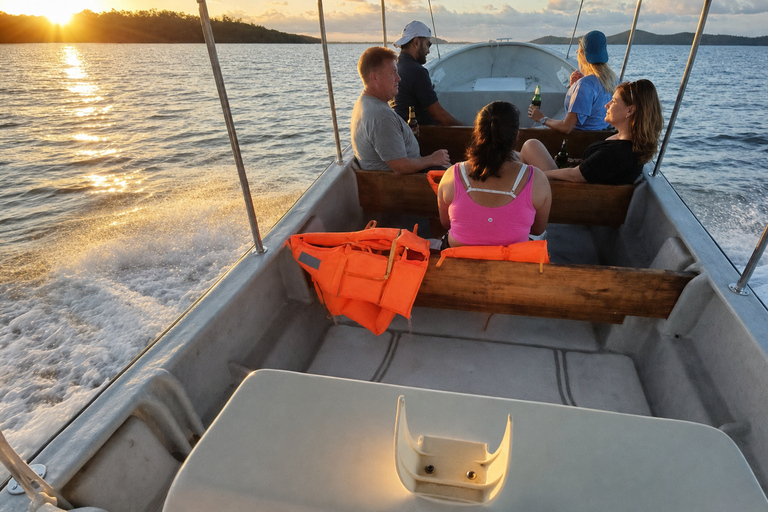 Boca Chica: Sunset boat tour and seaside dinner Shared sunset boat tour and dinner