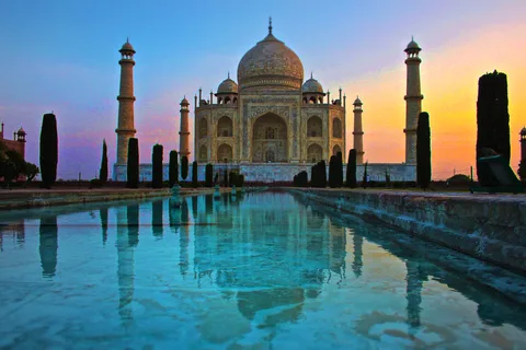 Agra: Skip-the-line Taj Mahal Tour with Fatehpur Sikri