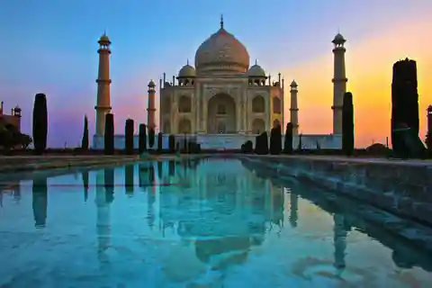Agra: Skip-the-line Taj Mahal Tour with Fatehpur Sikri