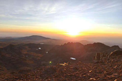 À la conquête du mont KenyaTraversée de 4 jours de Chogoria à Sirimon