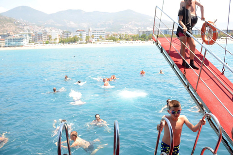 Alanya: Pirate Boat Trip with Lunch, Drinks, and Foam Party 1-Hour Boat Tour