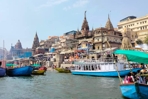 Varanasi: Exclusive Boat Ride with Live Classical Music