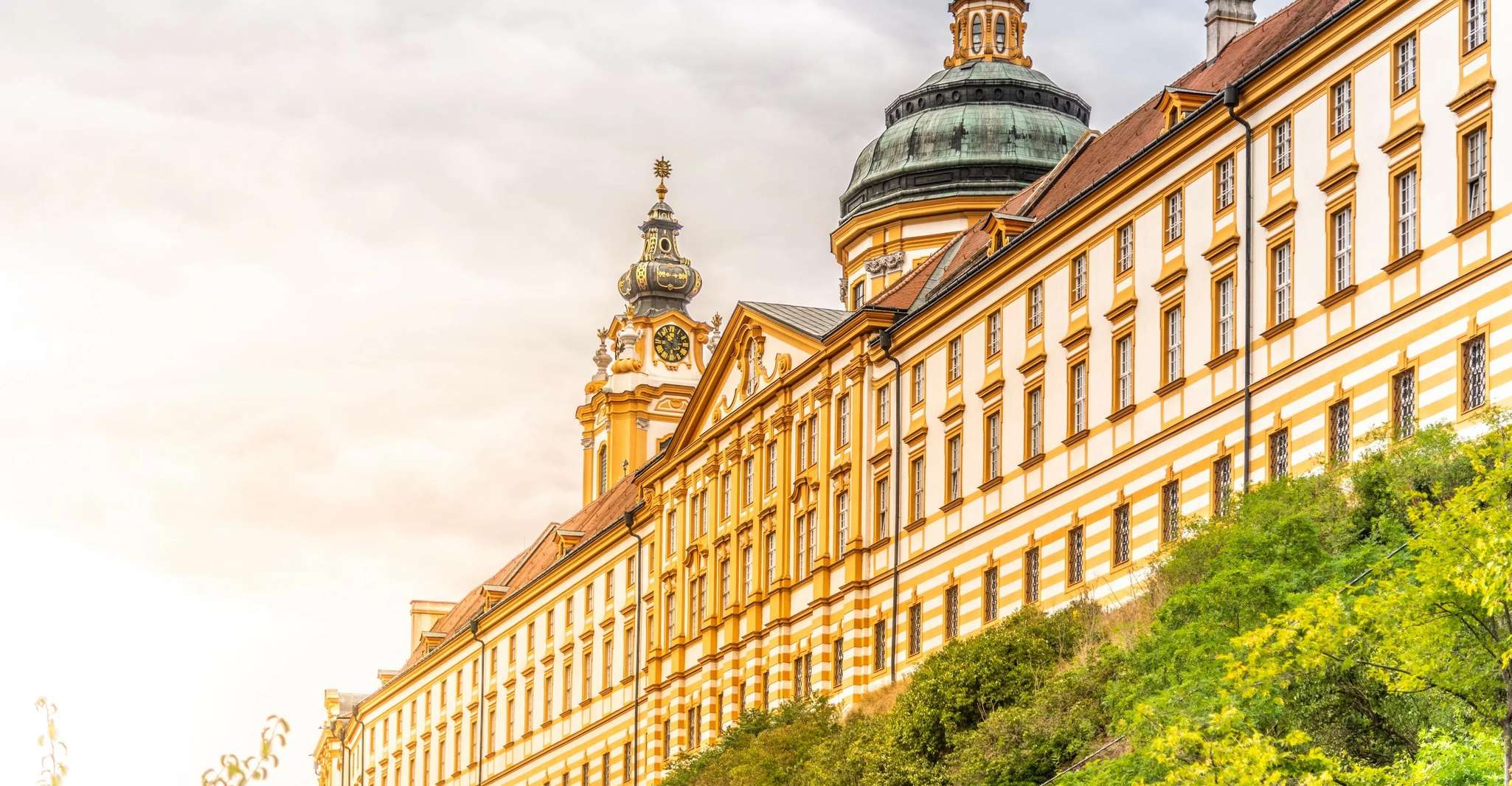 Suitetrails - From Vienna, Melk, Hallstatt, & Salzburg Tour with Boat Ride