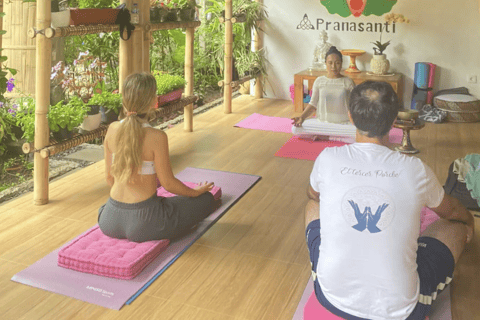 Bali, Ubud Privat yoga och helande meditation i UbudLiten grupp med mötesplats