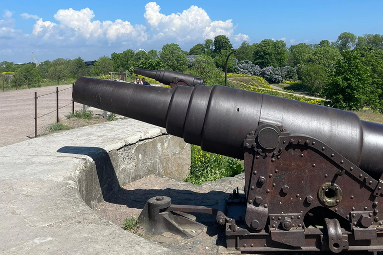 Private UNESCO Suomenlinna Tour: Fortress & Sea landscapes