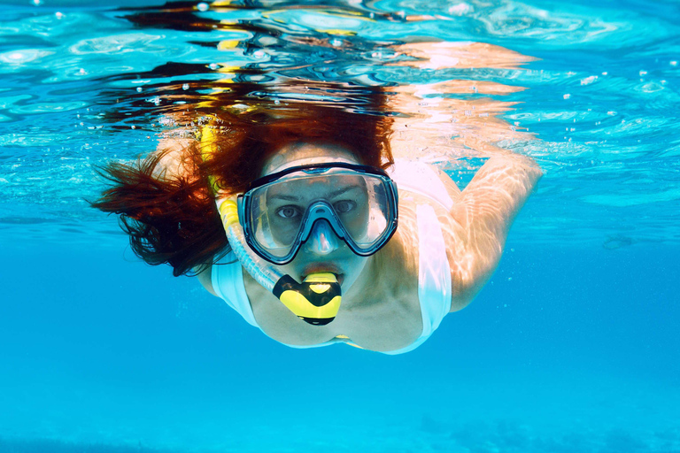 De Amalfi: Passeio de barco pela Ilha de Capri com mergulho com snorkel e bebidas