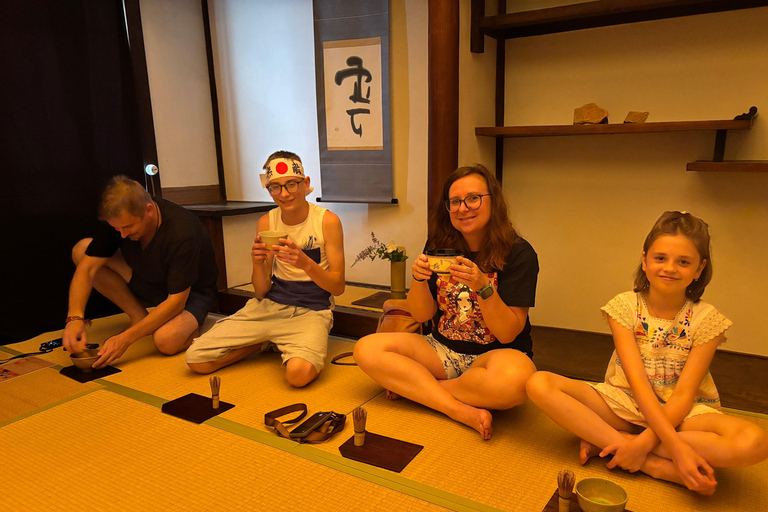 نارا: جولة في طقوس حفل الشاي – 3 دقائق من محطة نارانارا: جولة حفل الشاي – 3 دقائق من محطة نارا