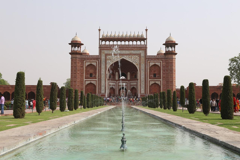 Agra: Tour all&#039;alba del Taj Mahal con passeggiata all&#039;interno del MausoleoTour privato con biglietti di ingresso e prima colazione