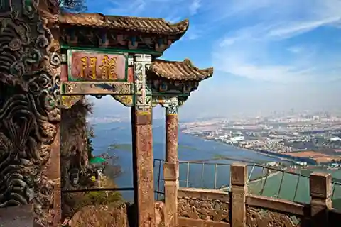 Сущности однодневного тура по центру города Куньмин