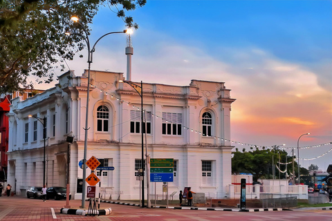 Da Kuala Lumpur: tour serale di Malacca con crociera sul fiumeTour condiviso con servizio di prelievo in hotel