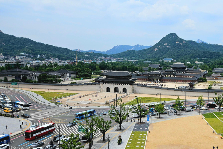 Séoul : Visite à pied du Hanbok, de Gyeongbokgung et du marché de Tongin