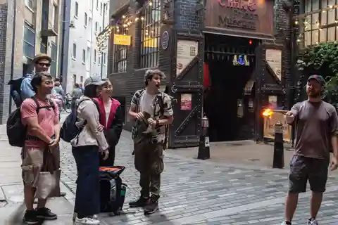 London: Harry Potter Tour with Clink Prison and River Cruise