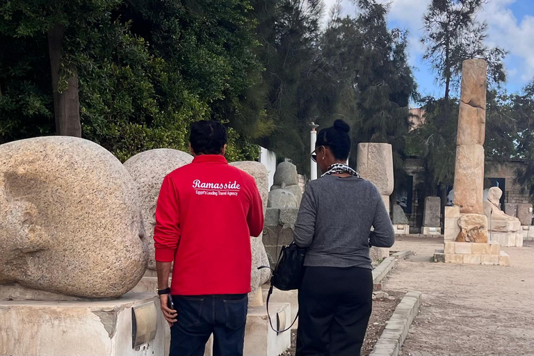 Pyramides, Sakkara et Memphis - Visite privée avec déjeunerVisite privée avec guide, transfert et déjeuner, à l&#039;exclusion des droits d&#039;entrée.