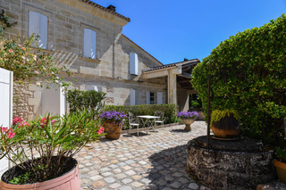 La Closerie de Fronsac: Classic Wine Tasting Tour