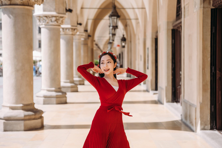 Krakow Old Town - photoshoot with a local photographer Photoshoot for couple