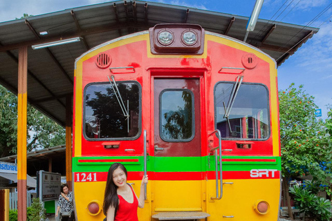 Bangkok:Floating Market & Maeklong Train Market Premium Tour