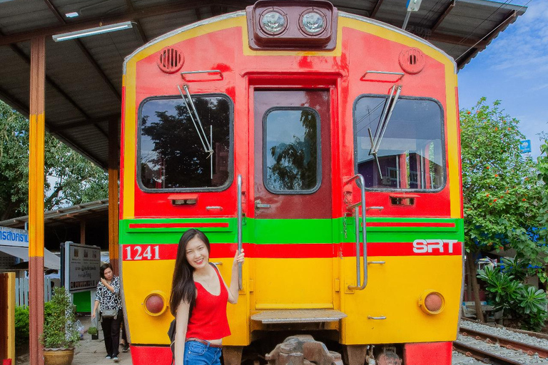 Bangkok:Floating Market & Maeklong Train Market Premium Tour