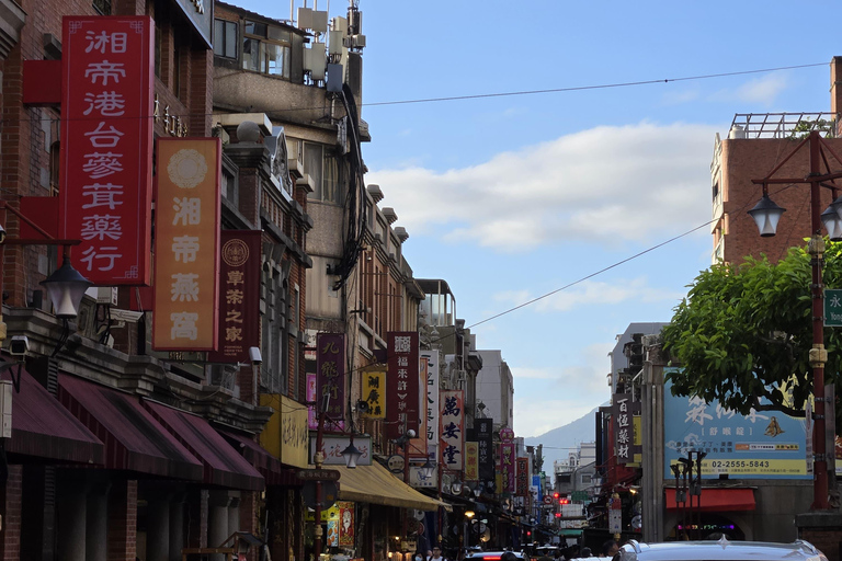Taipei Private Tour: Heights, Heritage & Local Life Sunset & Night Market