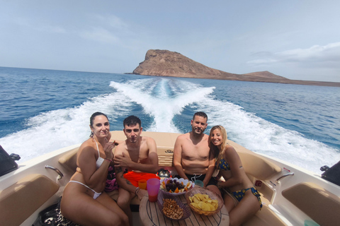 Intimate cruises along the coast the only one on Sal Island! Cruise 6h - Drinks, Snacks, Local platter coast only one on!